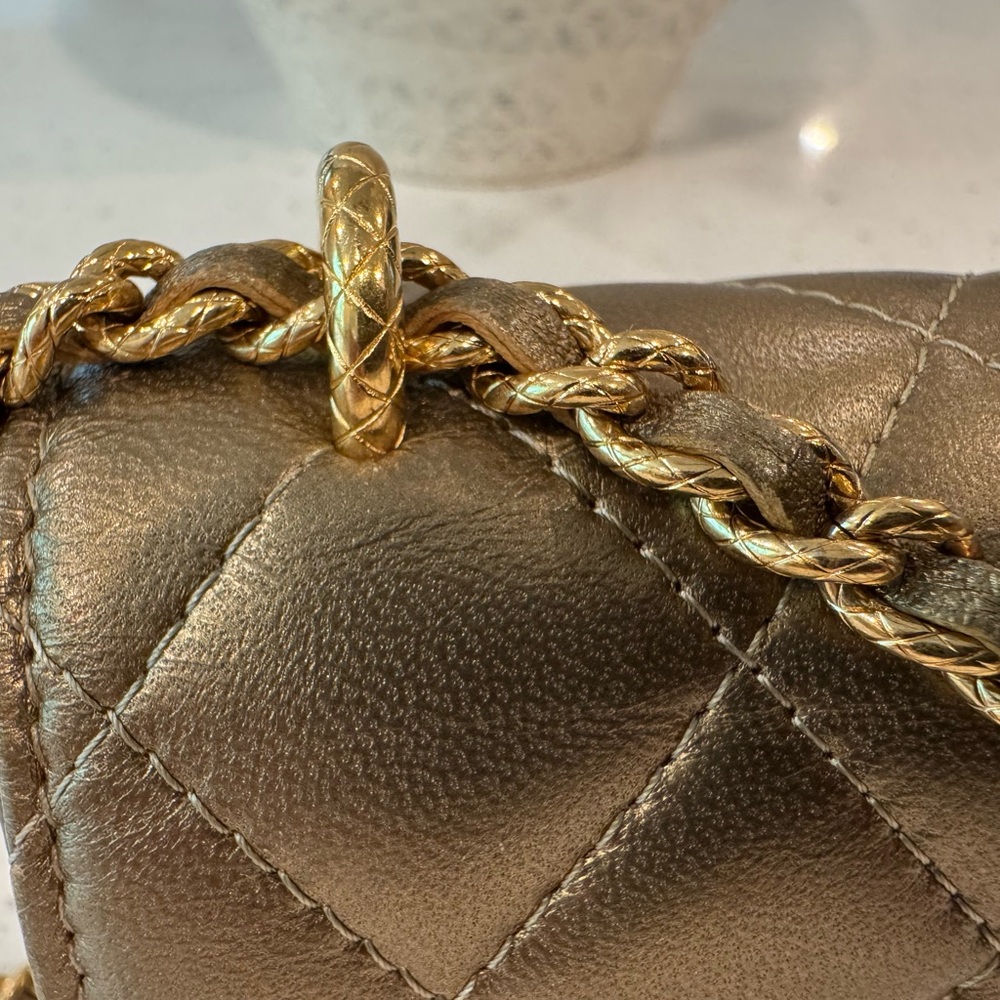 Rare CHANEL Mini Quilted Flap Bag - Picture 4 of 14
